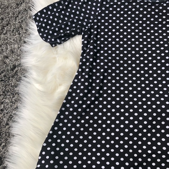 Large size lose fit polka dot blouse. - Picture 3 of 7